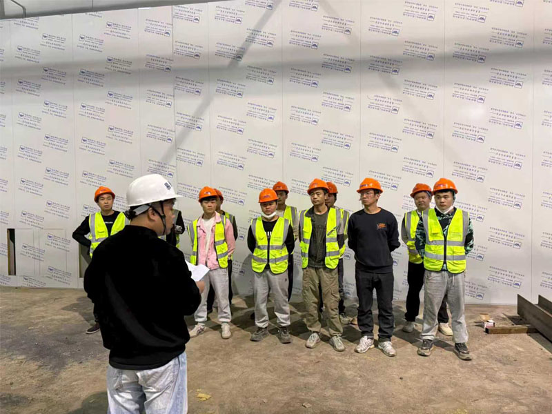 江陰中綠涂布機凈化車間安裝中