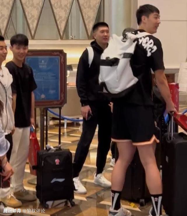 美女被男人爆操