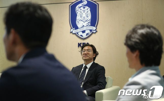 被迷住的她